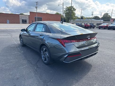 New 2025 Hyundai Elantra SEL image 5