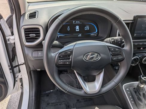 Used 2025 Hyundai Venue SEL FWD image 21