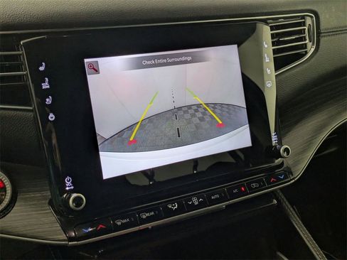 Certified 2024 Jeep Wagoneer Series II w/ Flexible Seating Group image 25