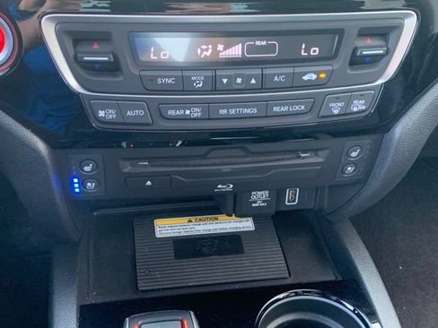 Used 2019 Honda Pilot Elite image 19