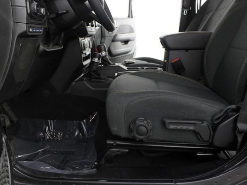 Used 2025 Jeep Wrangler Unlimited Sahara AWD/4WD image 14