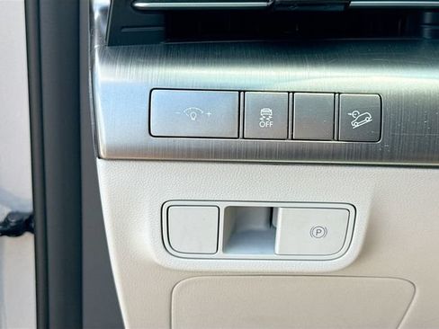 Certified 2024 Hyundai Kona SEL FWD image 10