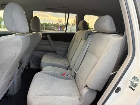 Used 2013 Toyota Highlander Plus AWD/4WD image 24