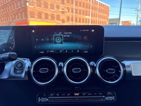 Certified 2021 Mercedes-Benz GLB 250 4MATIC image 31