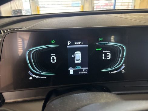 Used 2023 Kia Sportage EX w/ EX Premium Package image 2