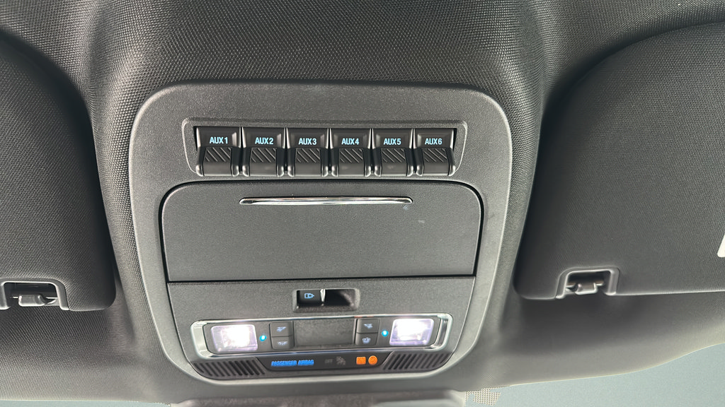 Used 2025 Ford F350 Lariat w/ Black Appearance Package AWD/4WD image 23