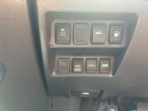 Used 2018 Nissan Rogue SV AWD/4WD image 19