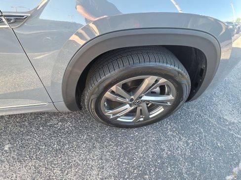 Used 2024 Volkswagen Atlas Cross Sport SEL R-Line image 9