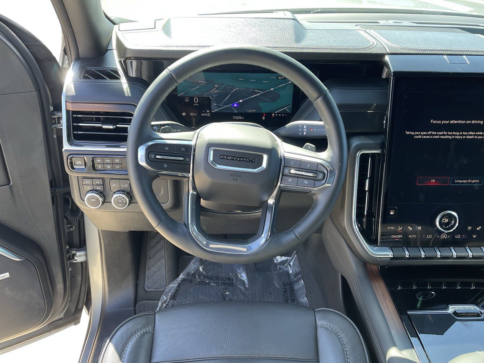 Used 2025 GMC Yukon XL Denali AWD/4WD image 13