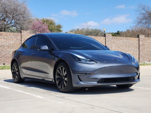 Used 2023 Tesla Model 3 Standard Range image 4