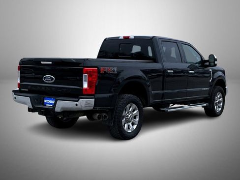 Used 2019 Ford F250 Lariat w/ Chrome Package image 5