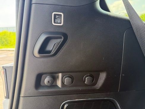 Used 2024 Jeep Wagoneer Base w/ Convenience Group I image 7