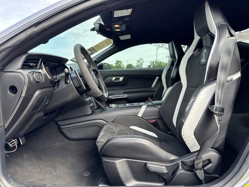Used 2020 Ford Mustang Shelby GT500 w/ Technology Package RWD image 16
