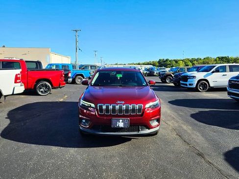 Used 2019 Jeep Cherokee Latitude w/ Popular Appearance Group AWD/4WD image 2