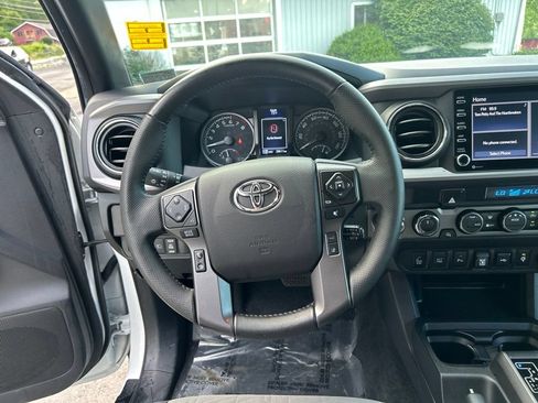 Certified 2022 Toyota Tacoma TRD Off-Road w/ Technology Package AWD/4WD image 14