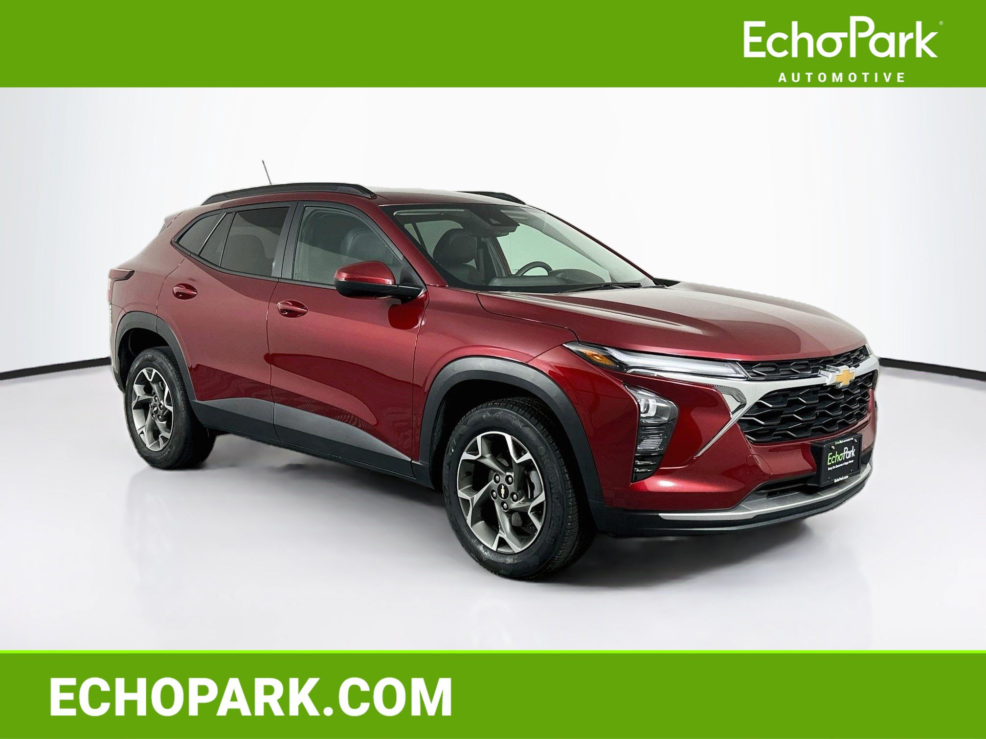 Used 2025 Chevrolet Trax LT FWD image 1