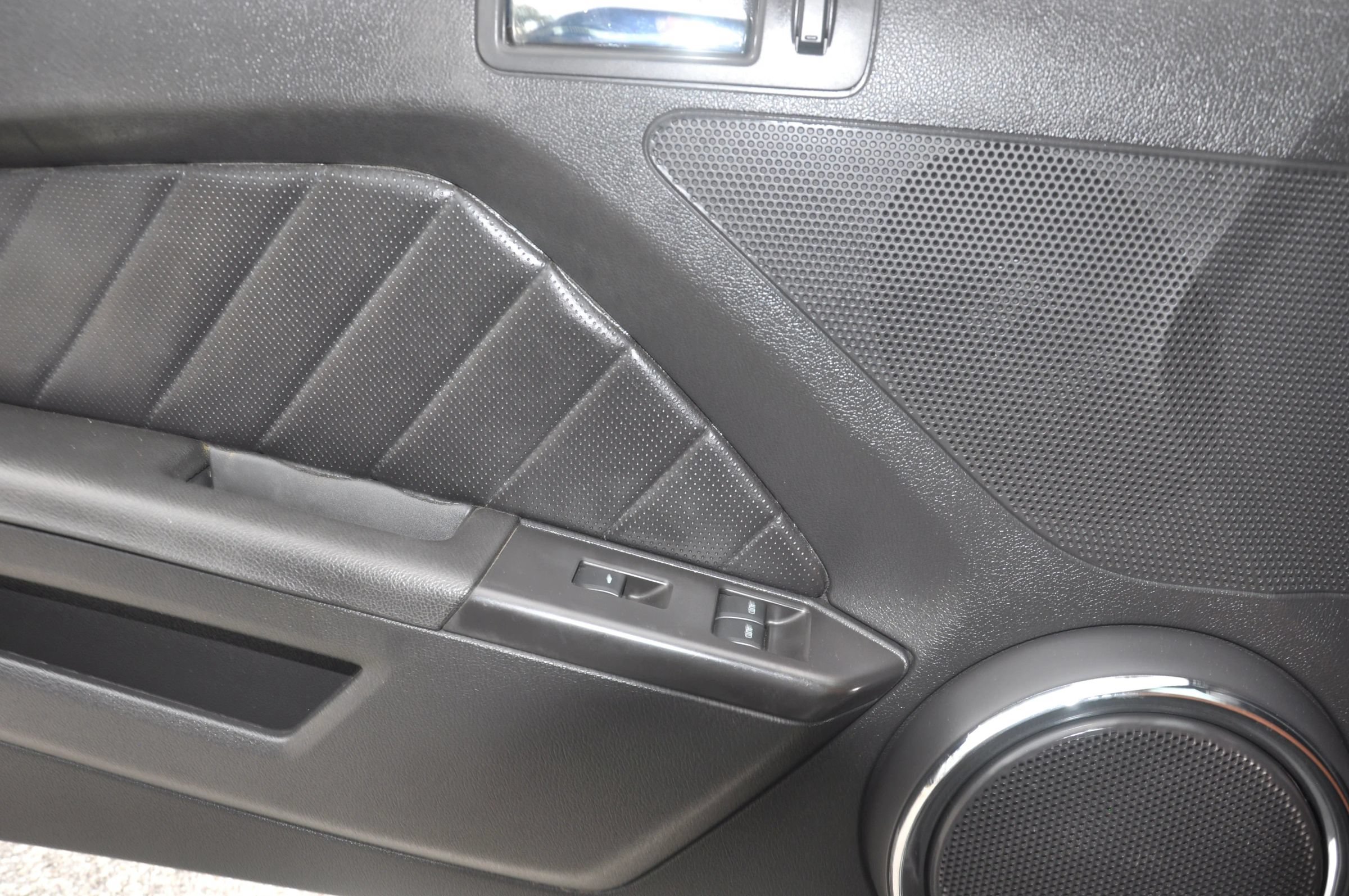 Used 2012 Ford Mustang Premium w/ Electronics Pkg RWD image 39