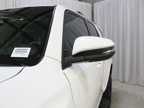 Used 2021 Toyota 4Runner TRD Off-Road Premium w/ Moonroof Package AWD/4WD image 34