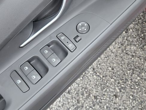 Used 2023 Hyundai Elantra SEL image 17