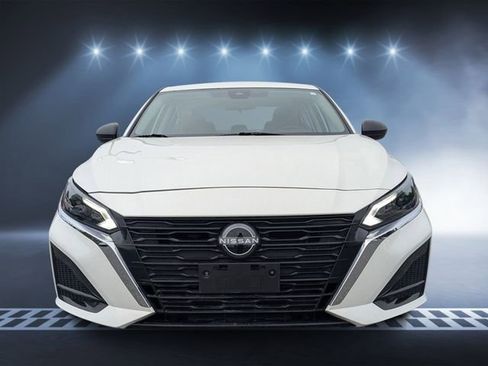 Used 2025 Nissan Altima 2.5 SV FWD image 8