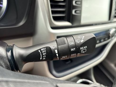 Used 2018 Toyota Highlander XLE FWD image 26
