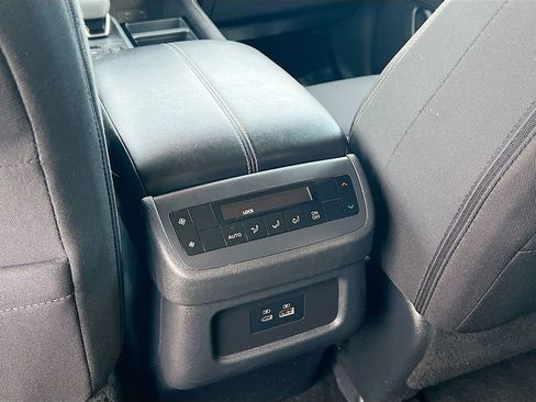 Used 2024 Nissan Pathfinder SV image 24