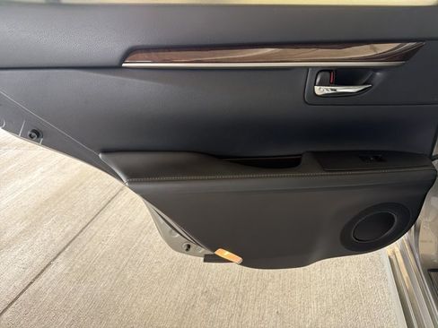 Used 2015 Lexus ES 350 w/ Luxury Package FWD image 11