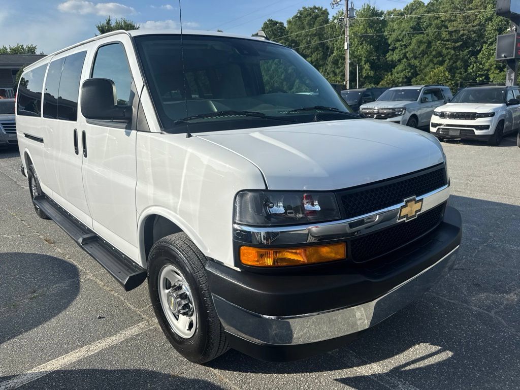 Used 2025 Chevrolet Express 3500 LT w/ LT Preferred Equipment Group RWD image 2