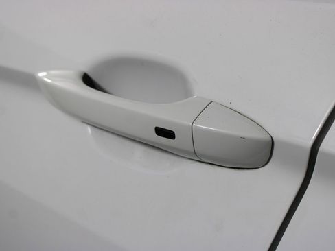 Used 2022 Volkswagen Tiguan SE w/ Panoramic Sunroof Package image 42