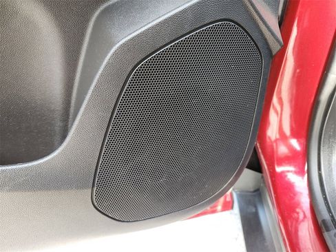 Used 2025 Chevrolet Trax LT w/ LT Convenience Package image 18