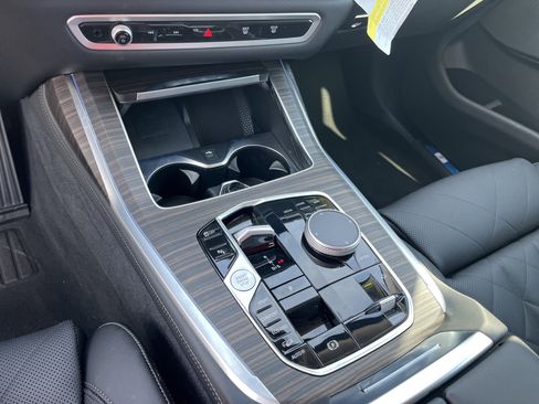 Used 2025 BMW X7 xDrive40i w/ Parking Assistance Package image 12