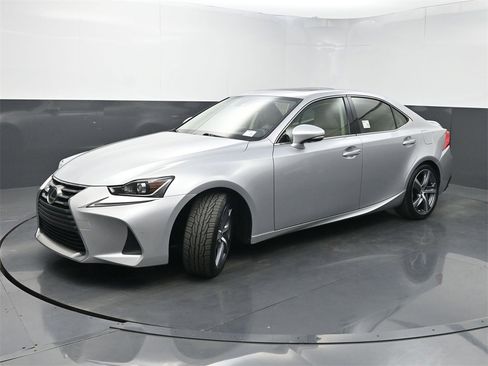 Used 2017 Lexus IS 200t w/ Premium Package image 19