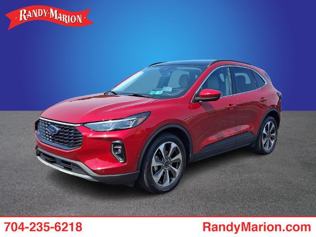 Used 2023 Ford Escape Platinum w/ Premium Technology Package AWD/4WD image 1
