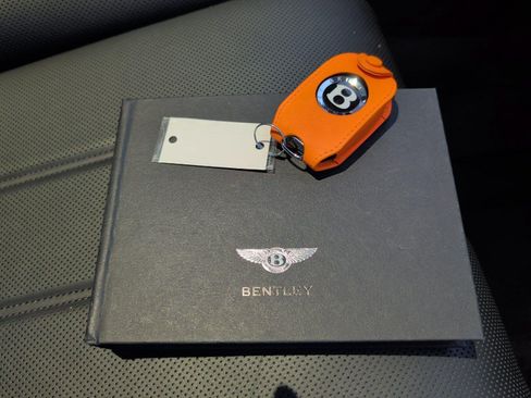 Used 2025 Bentley Bentayga AWD/4WD image 43