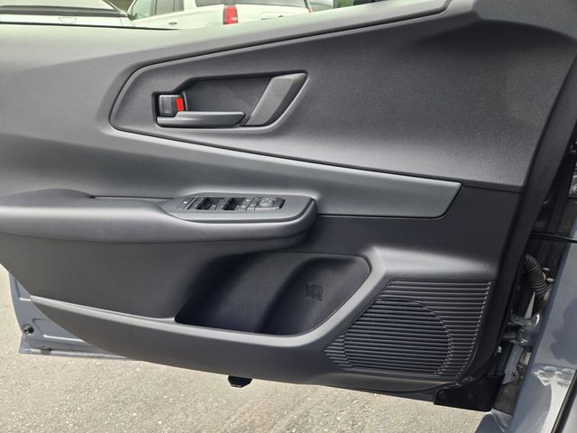 Used 2025 Toyota Prius LE FWD image 17