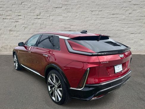 Certified 2025 Cadillac Lyriq Luxury w/ LPO, Floor Liner Package AWD/4WD image 3