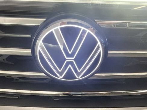 Used 2024 Volkswagen Atlas SE AWD/4WD image 8