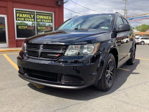 Used 2018 Dodge Journey SE w/ Connectivity Group FWD image 3