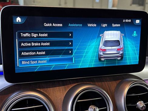 Certified 2022 Mercedes-Benz GLC 300 4MATIC image 45