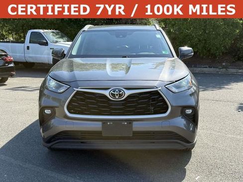 Used 2024 Toyota Highlander XLE FWD image 6