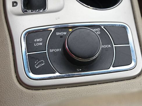 Used 2011 Jeep Grand Cherokee Overland AWD/4WD image 32