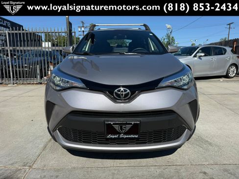 Used 2020 Toyota C-HR XLE FWD image 2