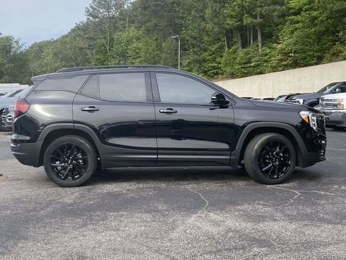 Used 2023 GMC Terrain SLT w/ Tech Package FWD image 2