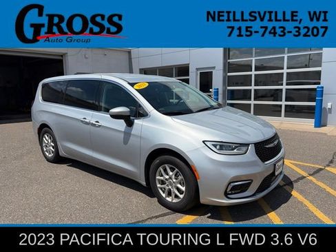 Used 2023 Chrysler Pacifica Touring-L FWD image 1