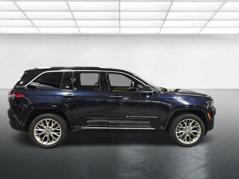 Used 2022 Jeep Grand Cherokee Summit w/ Luxury Tech Group V AWD/4WD image 3