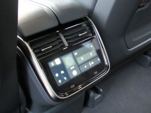 Used 2022 Rivian R1T Launch Edition image 6