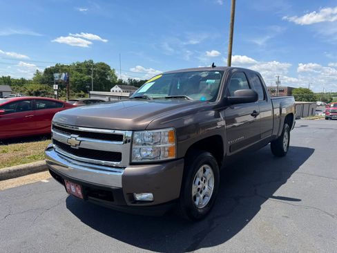 Used 2007 Chevrolet Silverado 1500 LT w/ 1LT Convenience Package RWD image 3