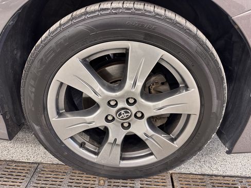 Used 2019 Toyota Sienna SE image 30