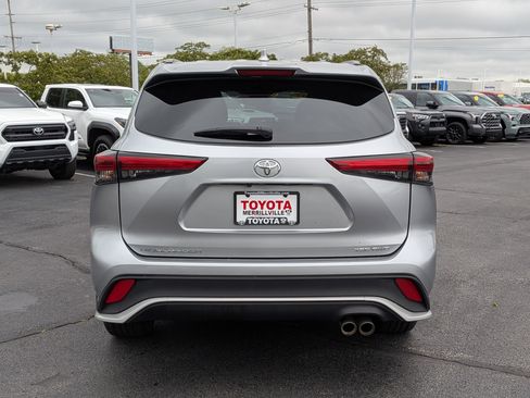Used 2023 Toyota Highlander XSE AWD/4WD image 7