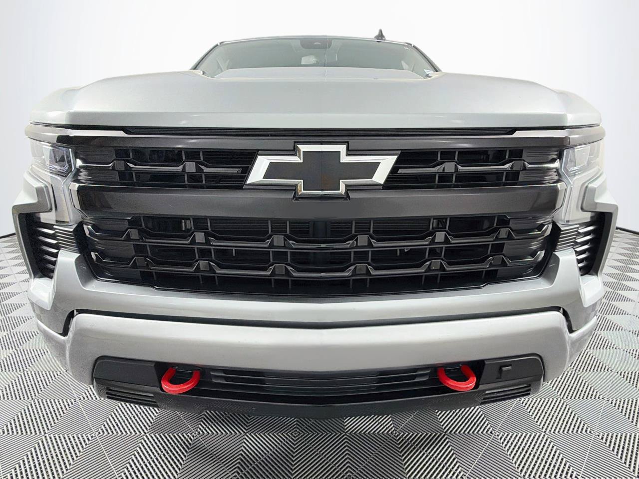 Used 2024 Chevrolet Silverado 1500 RST w/ Redline Edition AWD/4WD image 2